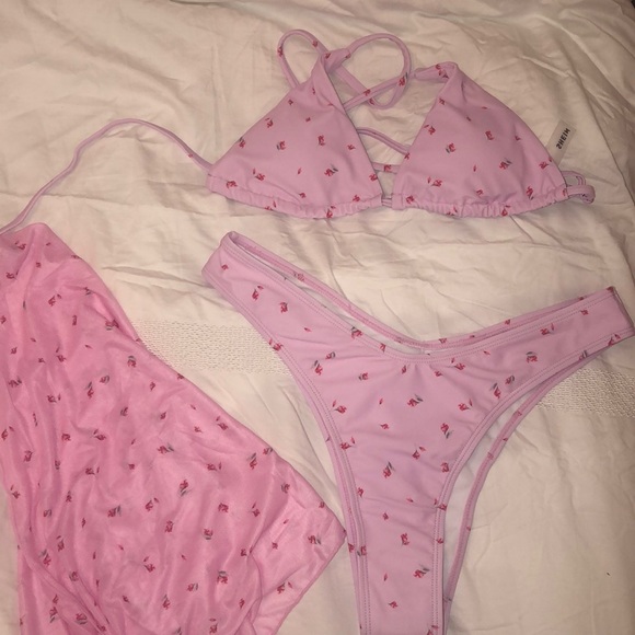 Pink floral bikini - Picture 1 of 5